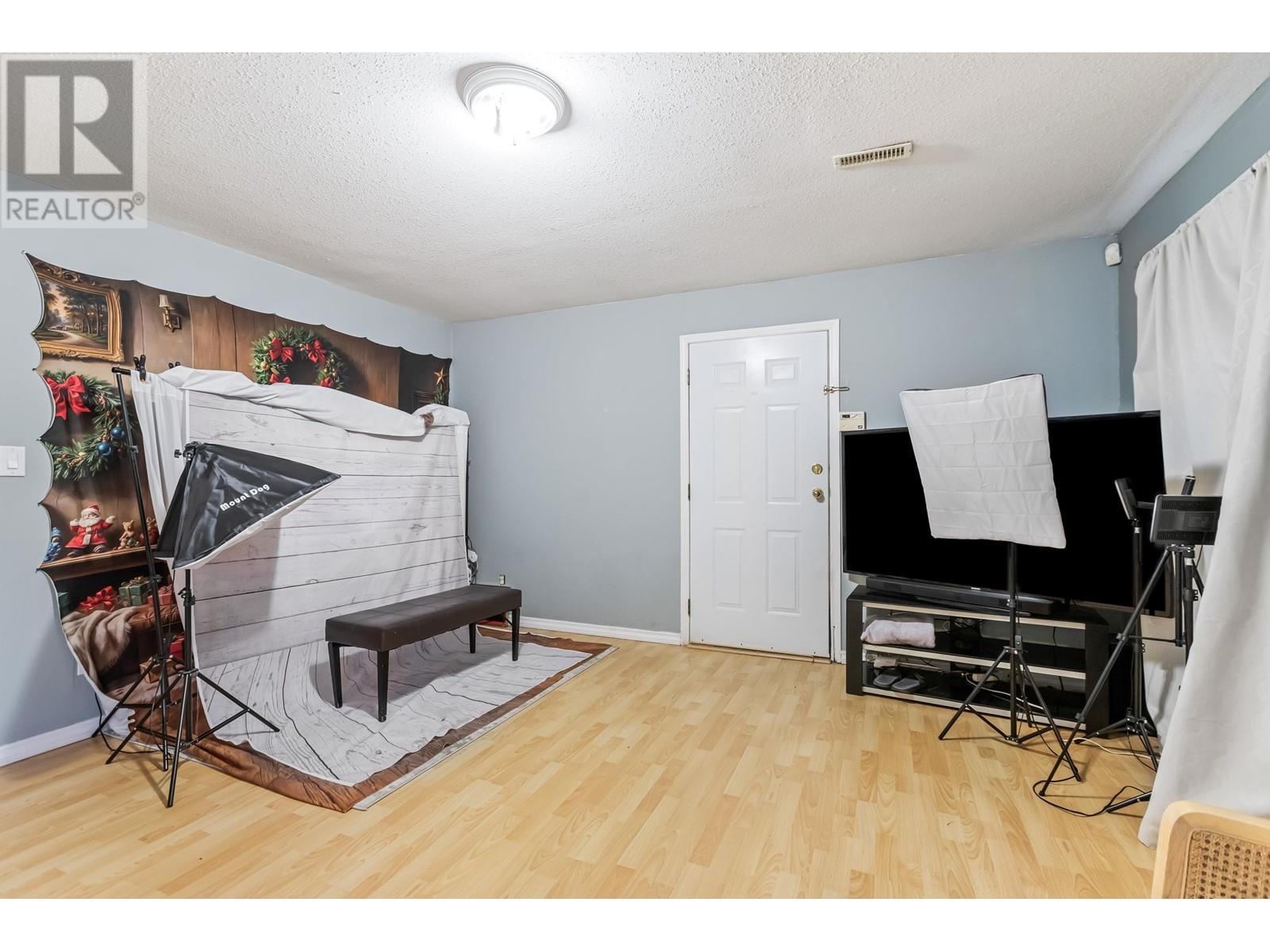 20660 Thorne Avenue, Maple Ridge, British Columbia  V2X 2K8 - Photo 28 - R2975173