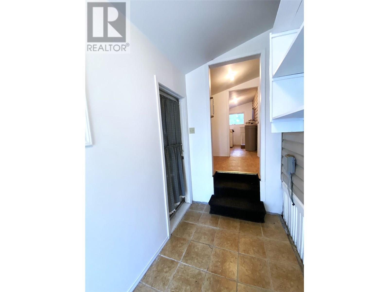655 Caouette Road, Sorrento, British Columbia  V0E 2W1 - Photo 6 - 10337316