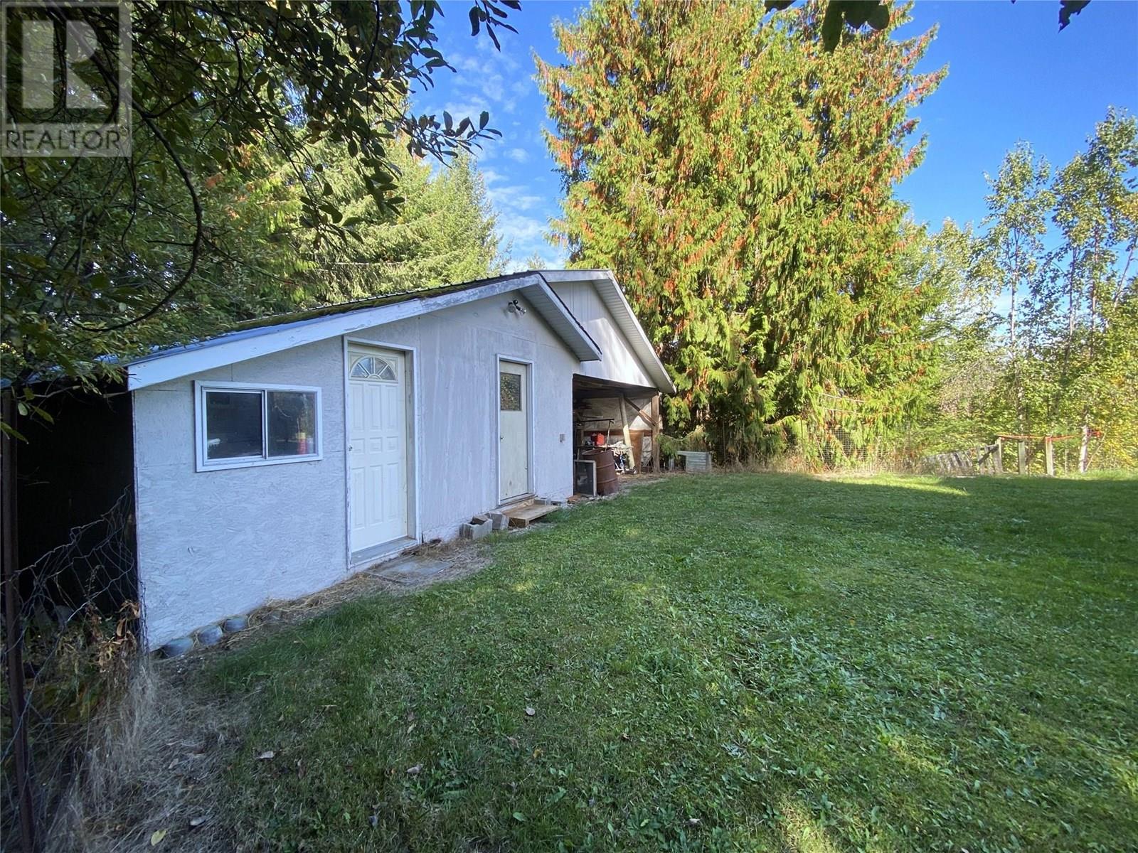 655 Caouette Road, Sorrento, British Columbia  V0E 2W1 - Photo 33 - 10337316