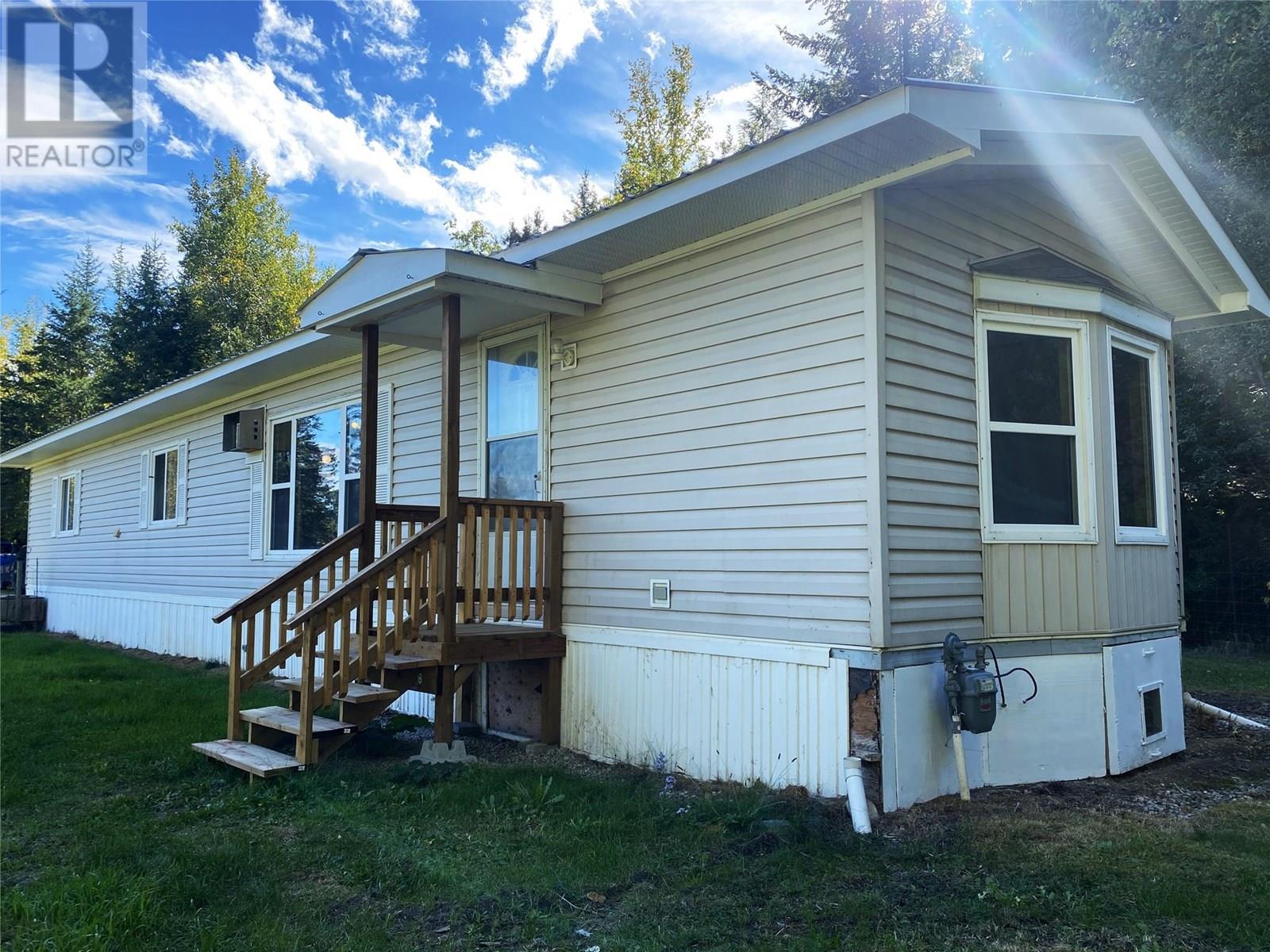 655 Caouette Road, Sorrento, British Columbia  V0E 2W1 - Photo 2 - 10337316