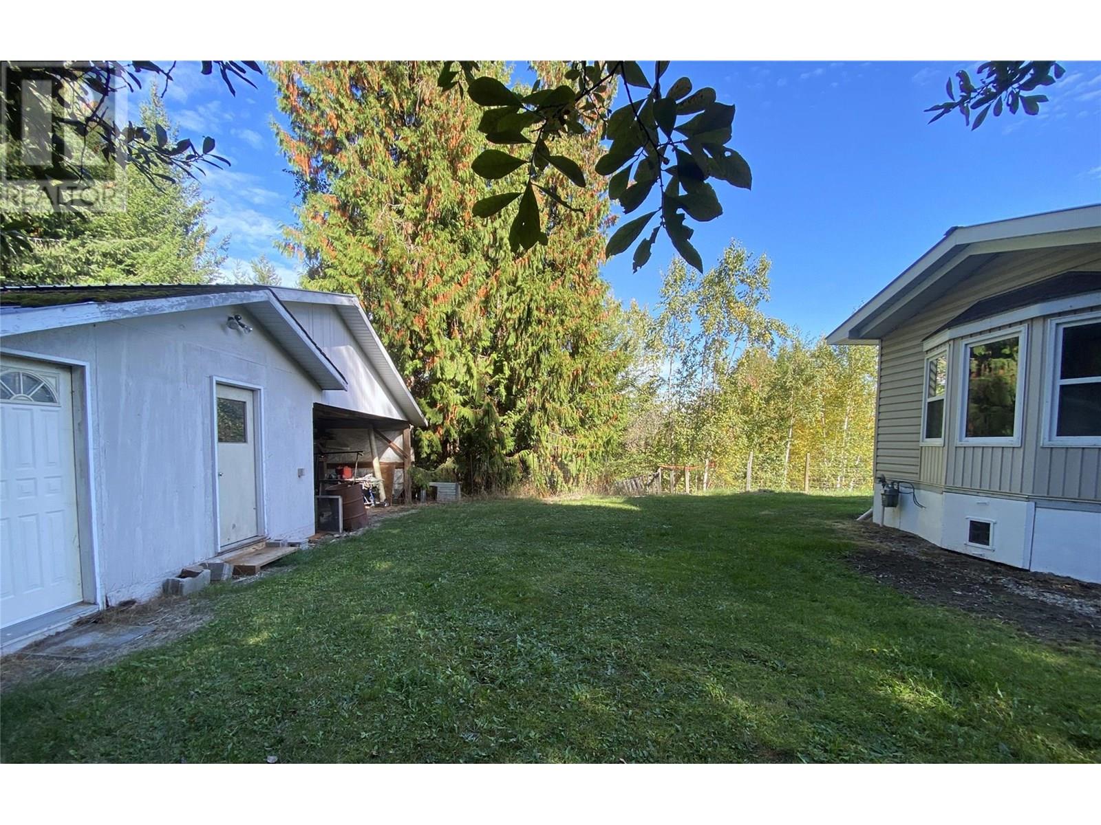 655 Caouette Road, Sorrento, British Columbia  V0E 2W1 - Photo 34 - 10337316