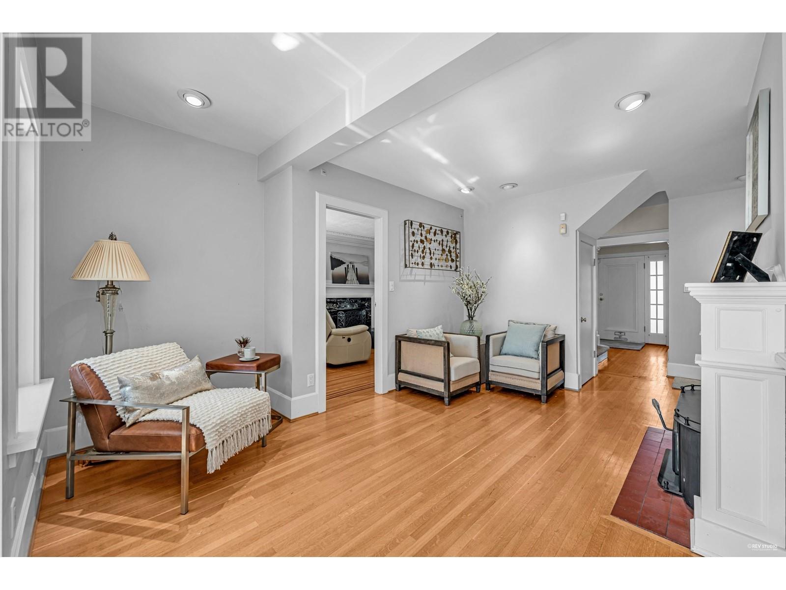 Listing Picture 11 of 40 : 1122 W 27TH AVENUE, Vancouver / 溫哥華 - 魯藝地產 Yvonne Lu Group - MLS Medallion Club Member