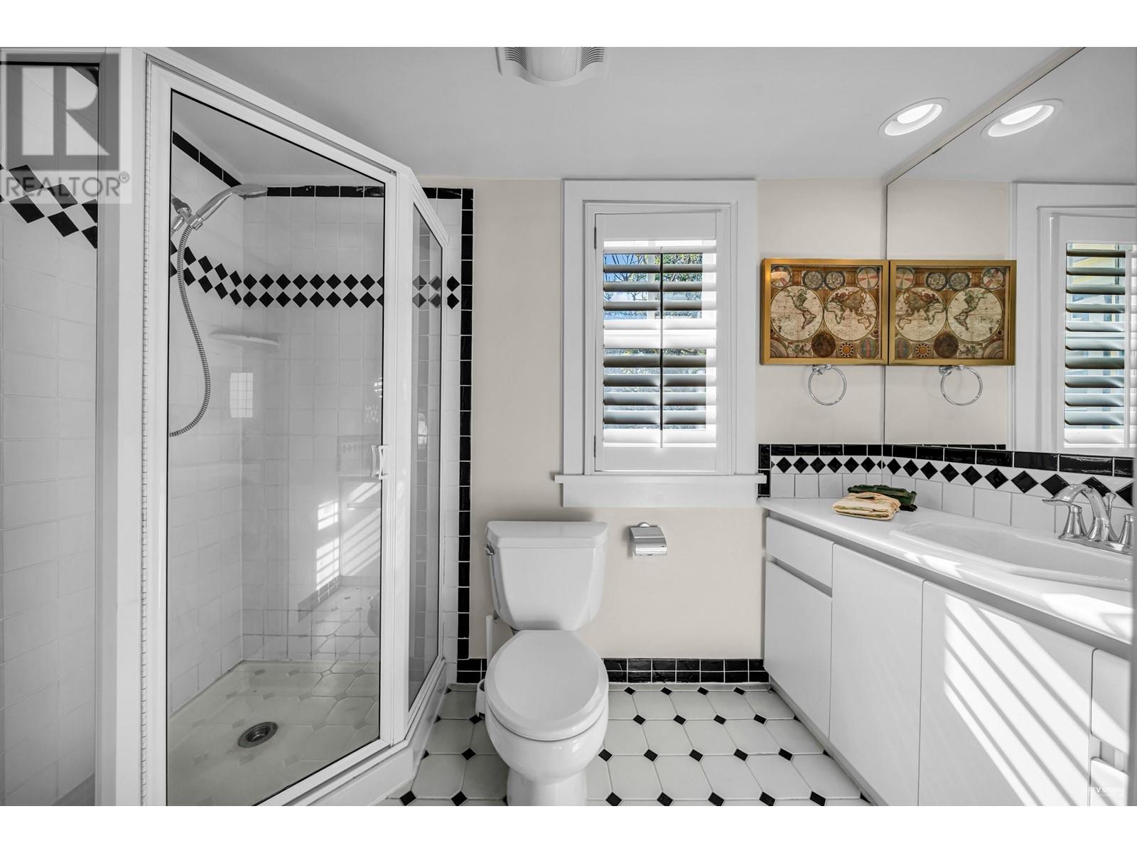 Listing Picture 21 of 40 : 1122 W 27TH AVENUE, Vancouver / 溫哥華 - 魯藝地產 Yvonne Lu Group - MLS Medallion Club Member