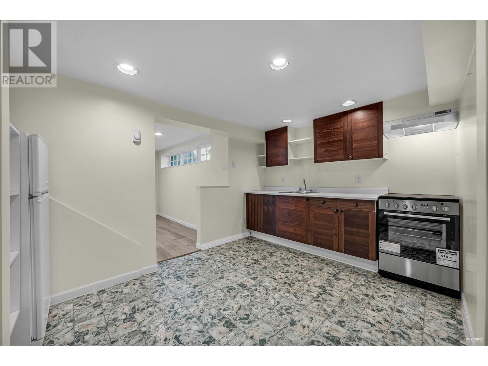 Listing Picture 33 of 40 : 1122 W 27TH AVENUE, Vancouver / 溫哥華 - 魯藝地產 Yvonne Lu Group - MLS Medallion Club Member