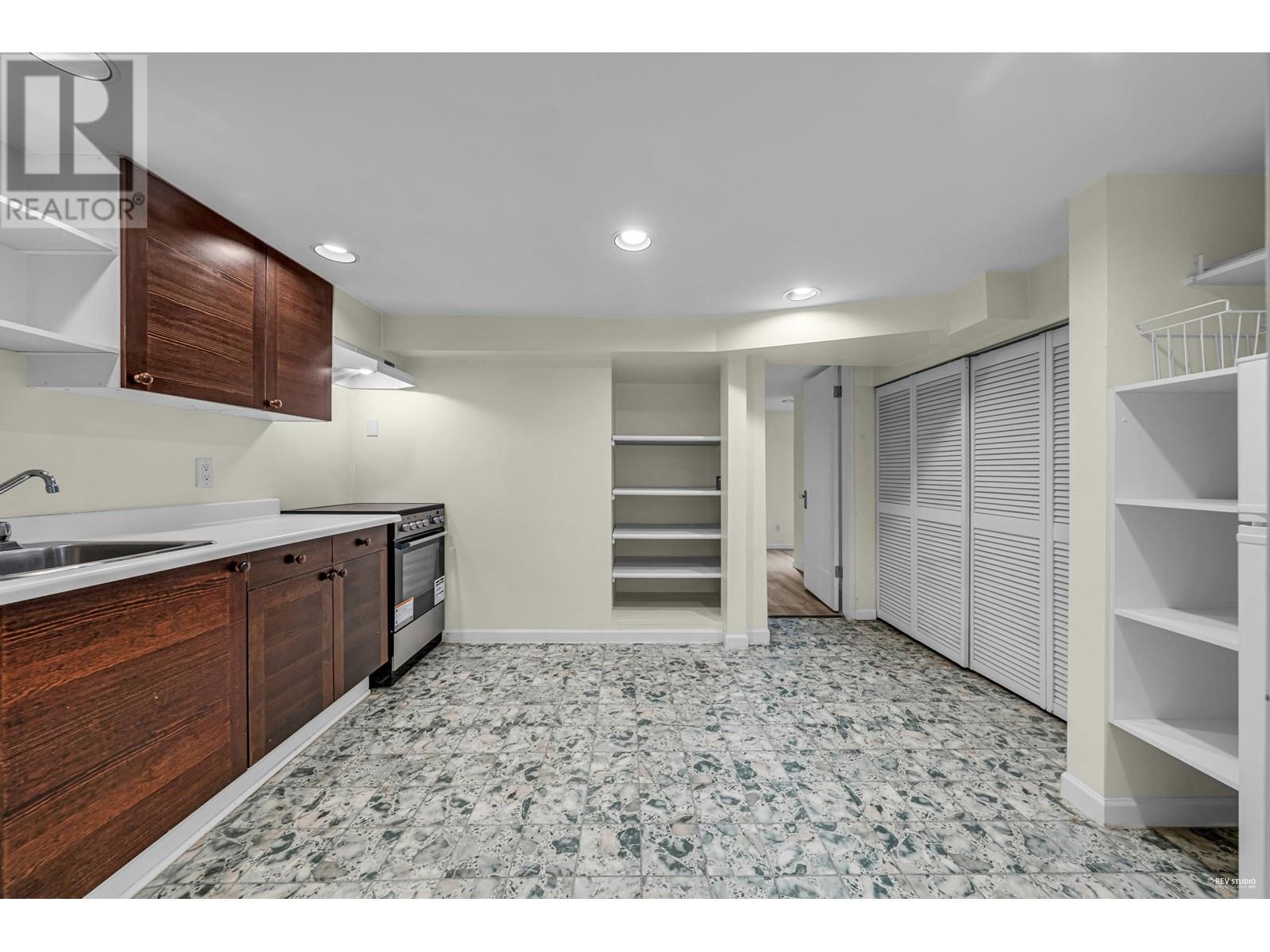 Listing Picture 34 of 40 : 1122 W 27TH AVENUE, Vancouver / 溫哥華 - 魯藝地產 Yvonne Lu Group - MLS Medallion Club Member