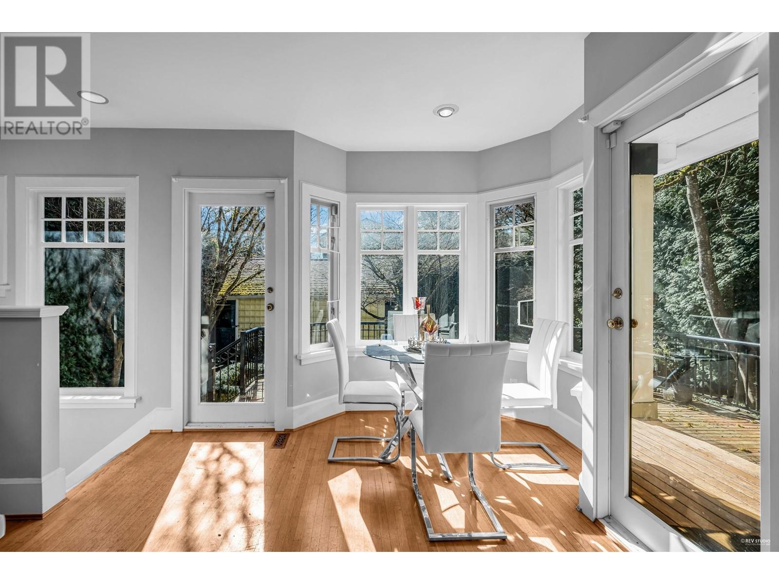 Listing Picture 18 of 40 : 1122 W 27TH AVENUE, Vancouver / 溫哥華 - 魯藝地產 Yvonne Lu Group - MLS Medallion Club Member
