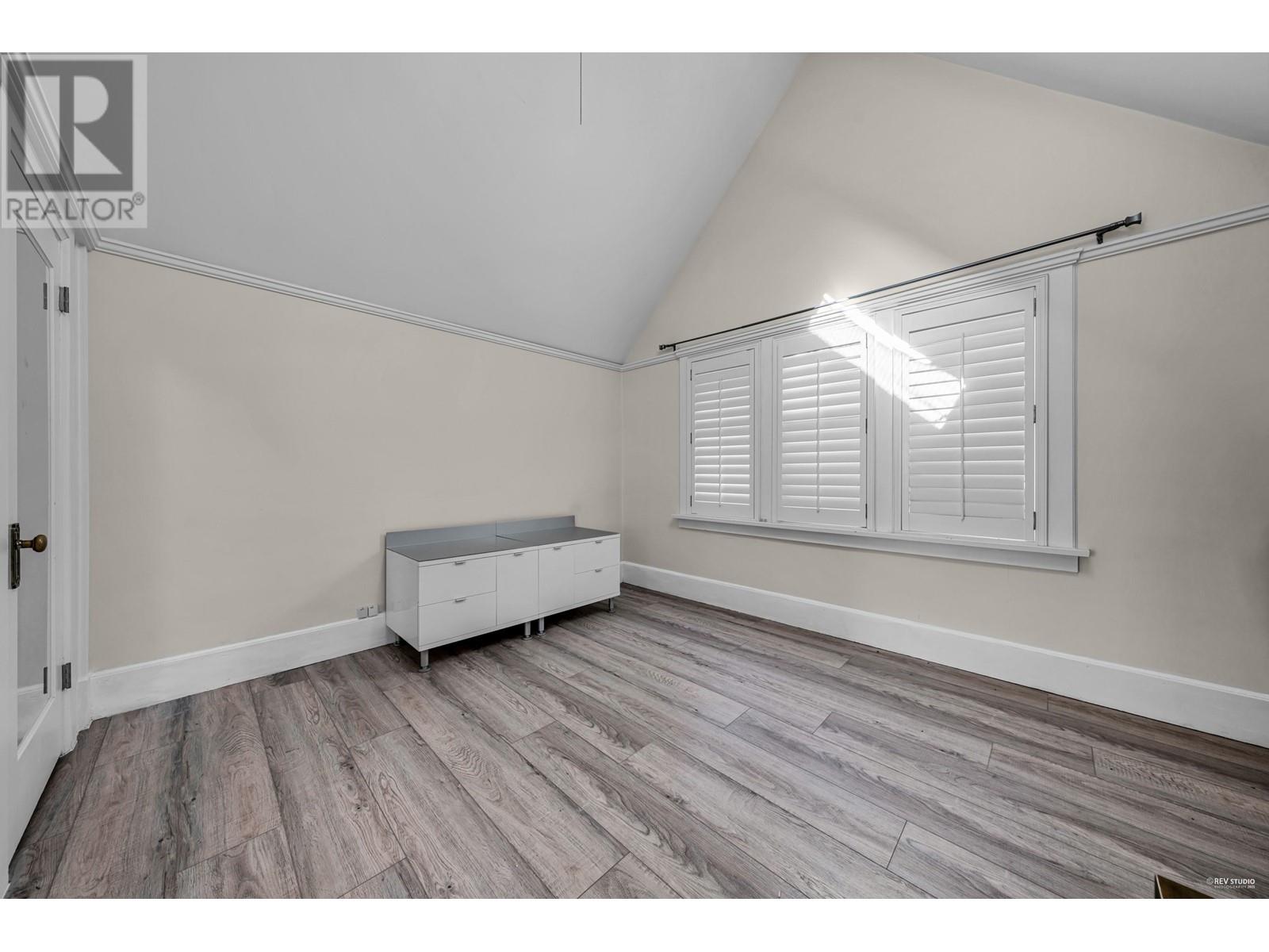 Listing Picture 27 of 40 : 1122 W 27TH AVENUE, Vancouver / 溫哥華 - 魯藝地產 Yvonne Lu Group - MLS Medallion Club Member