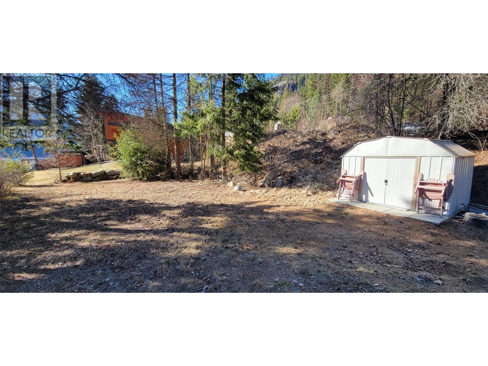 5378 Broadwater Road, Castlegar, British Columbia  V2N 4V8 - Photo 5 - 10338071