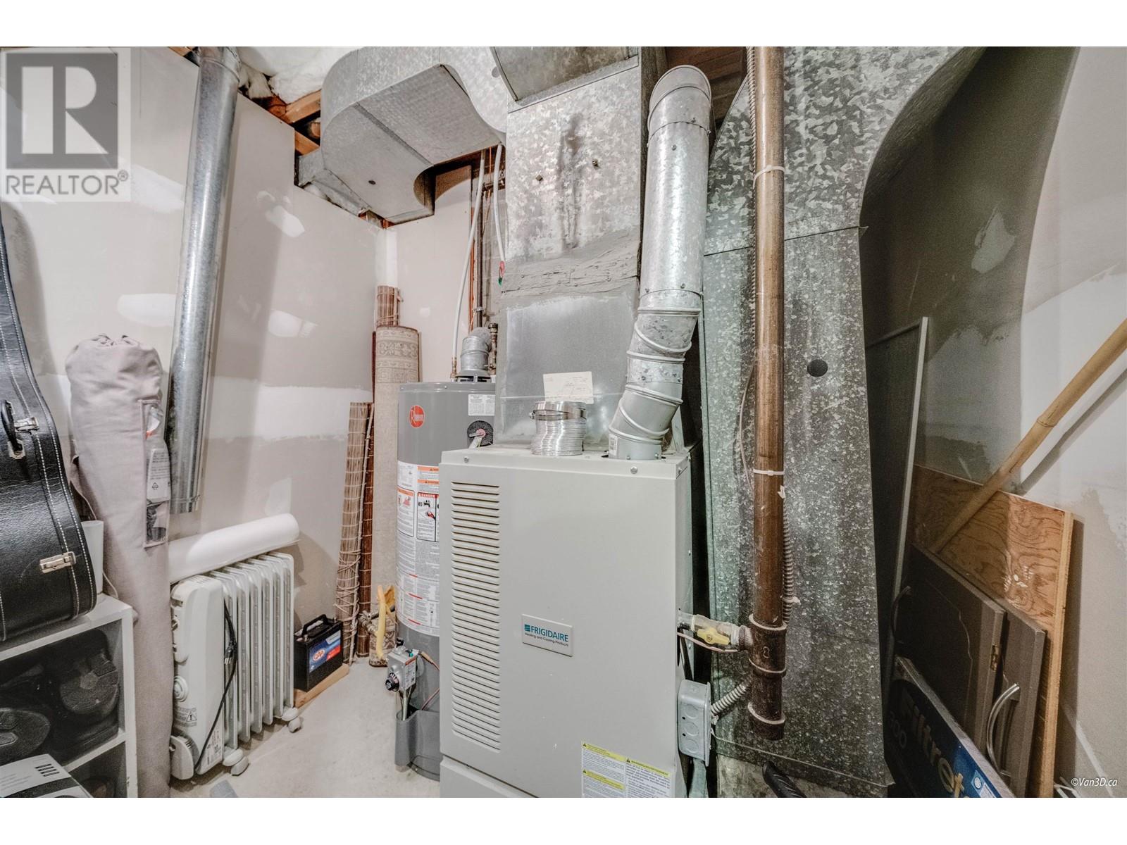 Listing Picture 21 of 33 : 3046 E 6TH AVENUE, Vancouver / 溫哥華 - 魯藝地產 Yvonne Lu Group - MLS Medallion Club Member