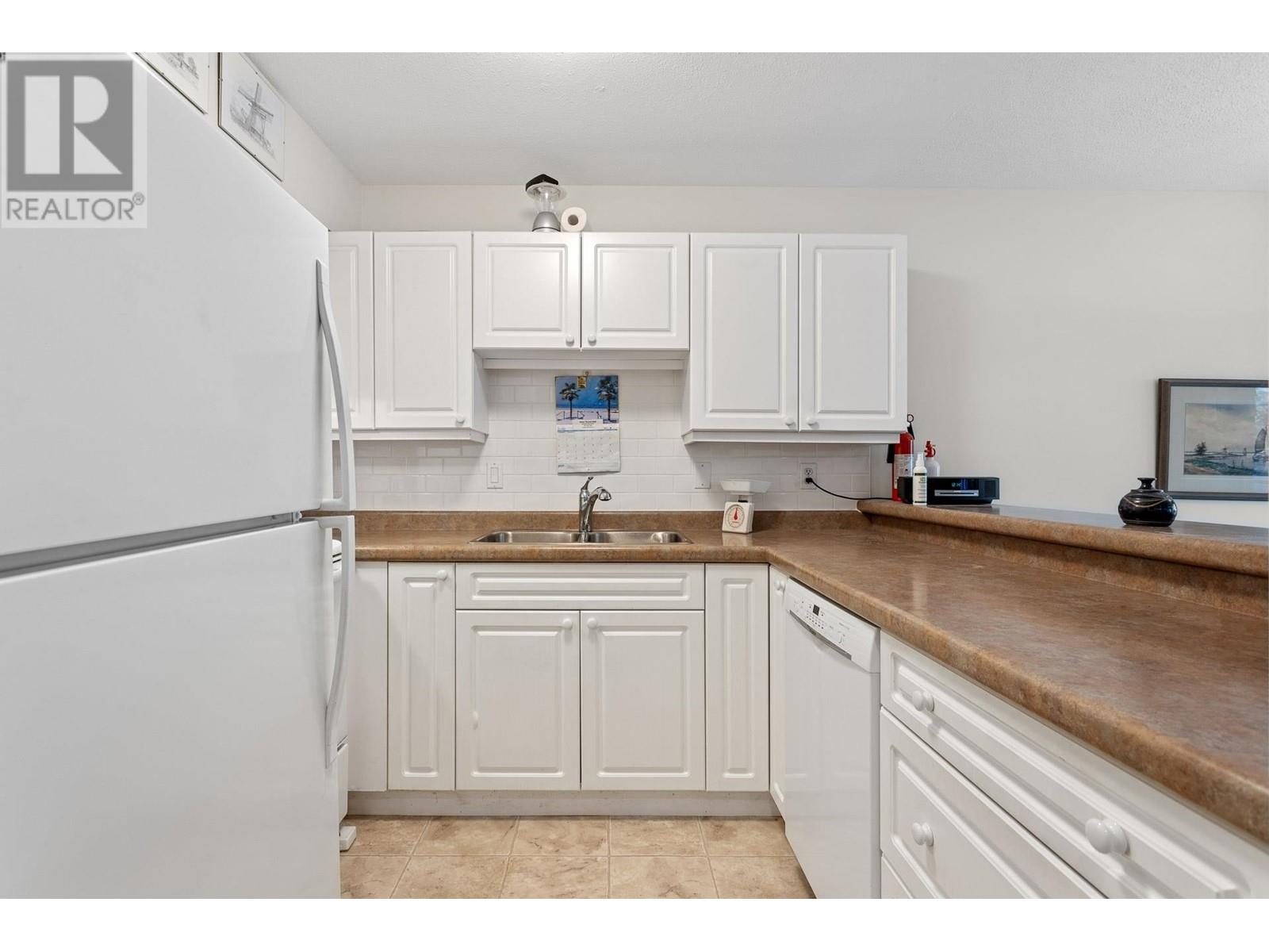 Listing Picture 6 of 18 : 4181 BRIDGEWATER CRESCENT, Burnaby / 本拿比 - 魯藝地產 Yvonne Lu Group - MLS Medallion Club Member