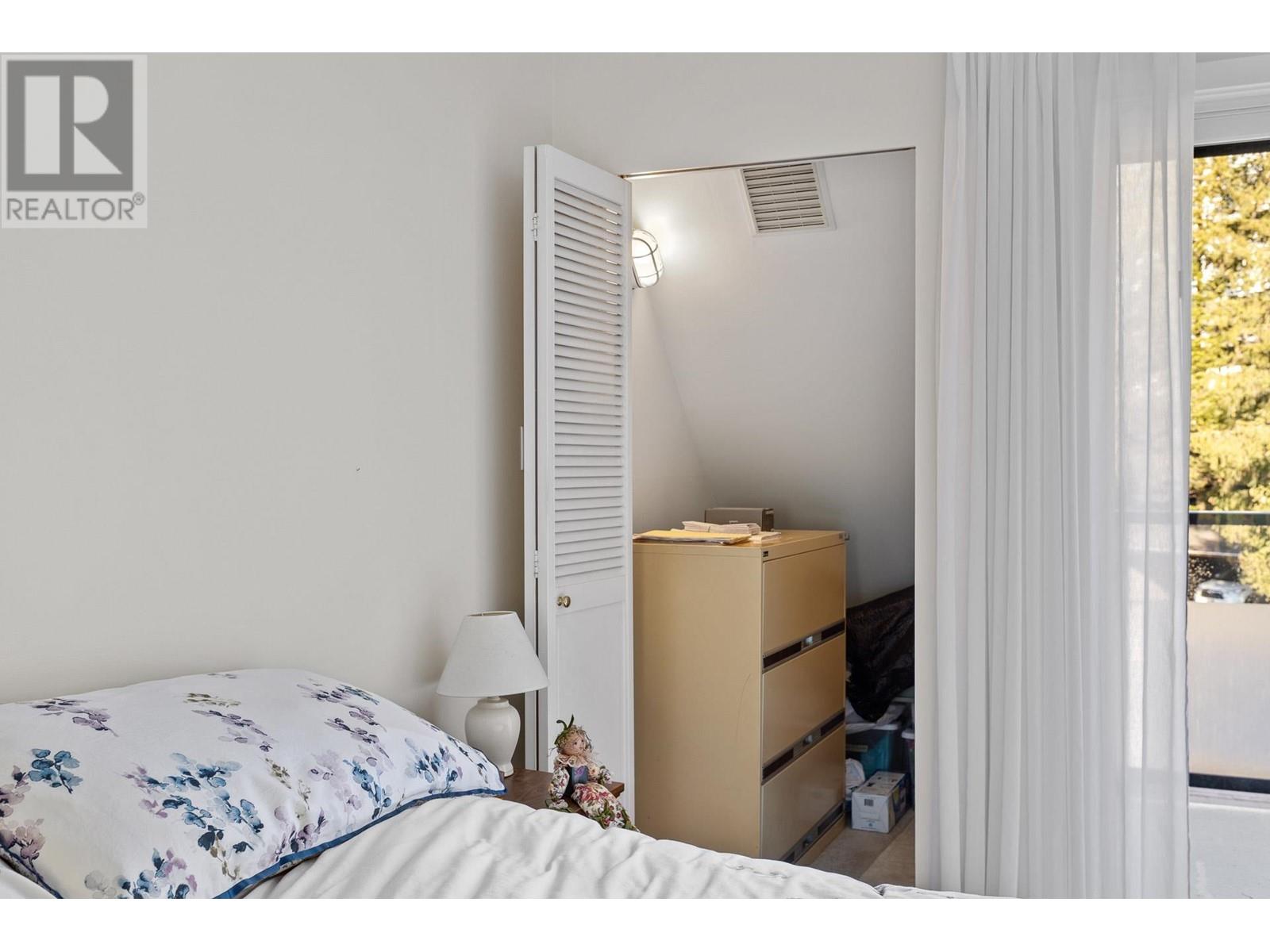Listing Picture 12 of 18 : 4181 BRIDGEWATER CRESCENT, Burnaby / 本拿比 - 魯藝地產 Yvonne Lu Group - MLS Medallion Club Member