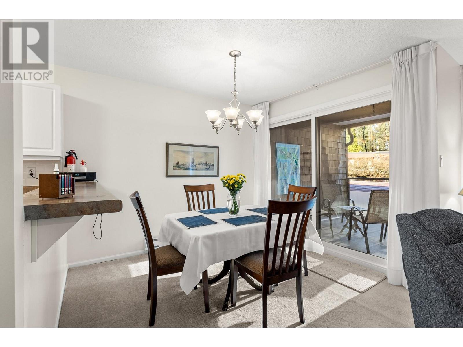 Listing Picture 4 of 18 : 4181 BRIDGEWATER CRESCENT, Burnaby / 本拿比 - 魯藝地產 Yvonne Lu Group - MLS Medallion Club Member