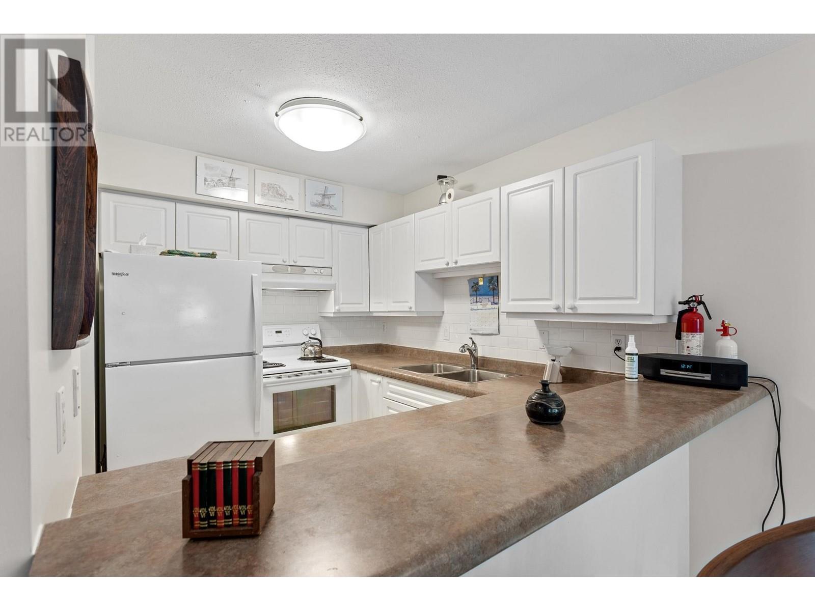 Listing Picture 5 of 18 : 4181 BRIDGEWATER CRESCENT, Burnaby / 本拿比 - 魯藝地產 Yvonne Lu Group - MLS Medallion Club Member