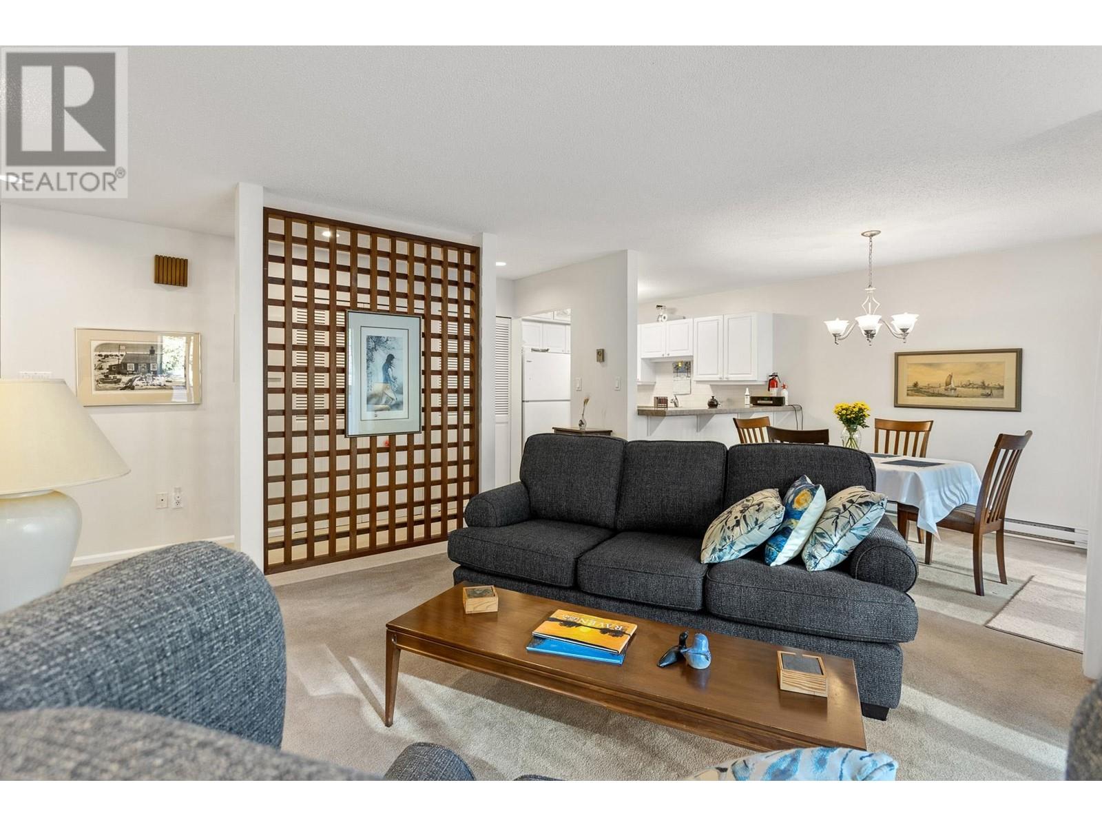 Listing Picture 8 of 18 : 4181 BRIDGEWATER CRESCENT, Burnaby / 本拿比 - 魯藝地產 Yvonne Lu Group - MLS Medallion Club Member