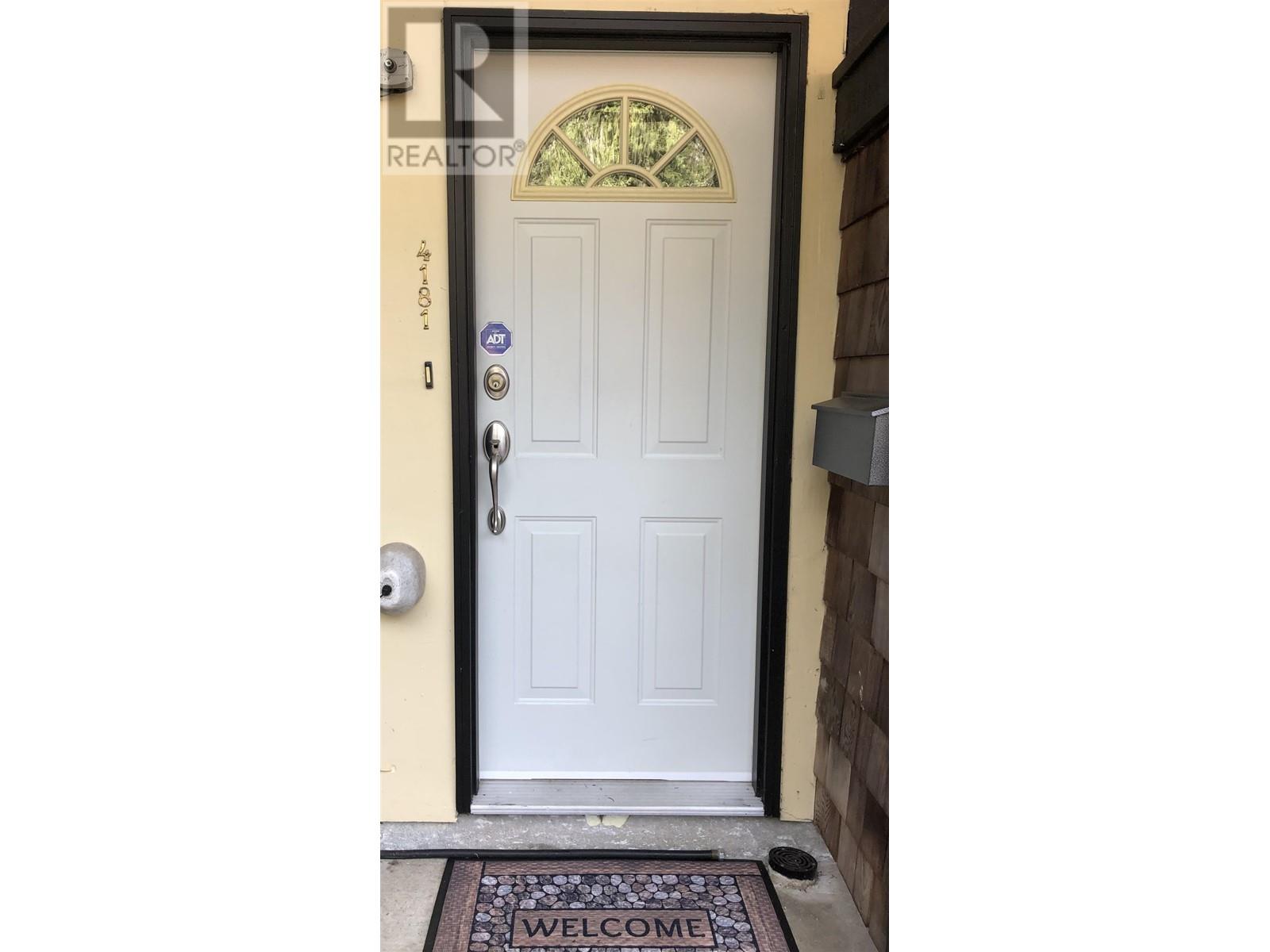 Listing Picture 2 of 18 : 4181 BRIDGEWATER CRESCENT, Burnaby / 本拿比 - 魯藝地產 Yvonne Lu Group - MLS Medallion Club Member