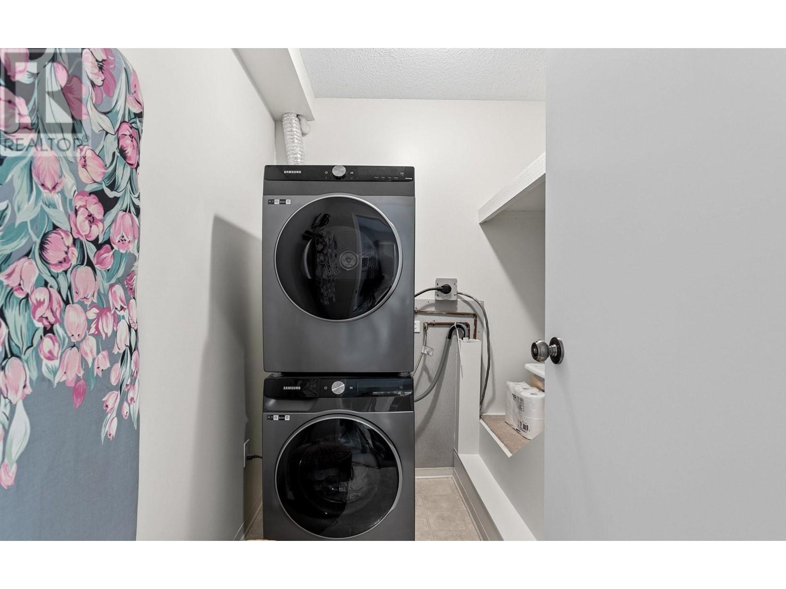 Listing Picture 16 of 18 : 4181 BRIDGEWATER CRESCENT, Burnaby / 本拿比 - 魯藝地產 Yvonne Lu Group - MLS Medallion Club Member