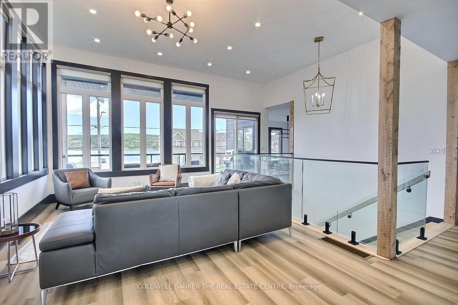 Property at 171 FOX STREET image 3