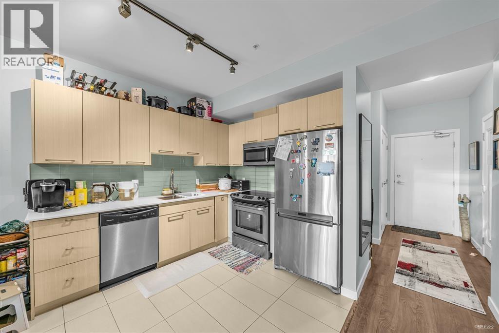 201 5248 Grimmer Street, Burnaby, British Columbia  V5H 0E1 - Photo 3 - R2970965