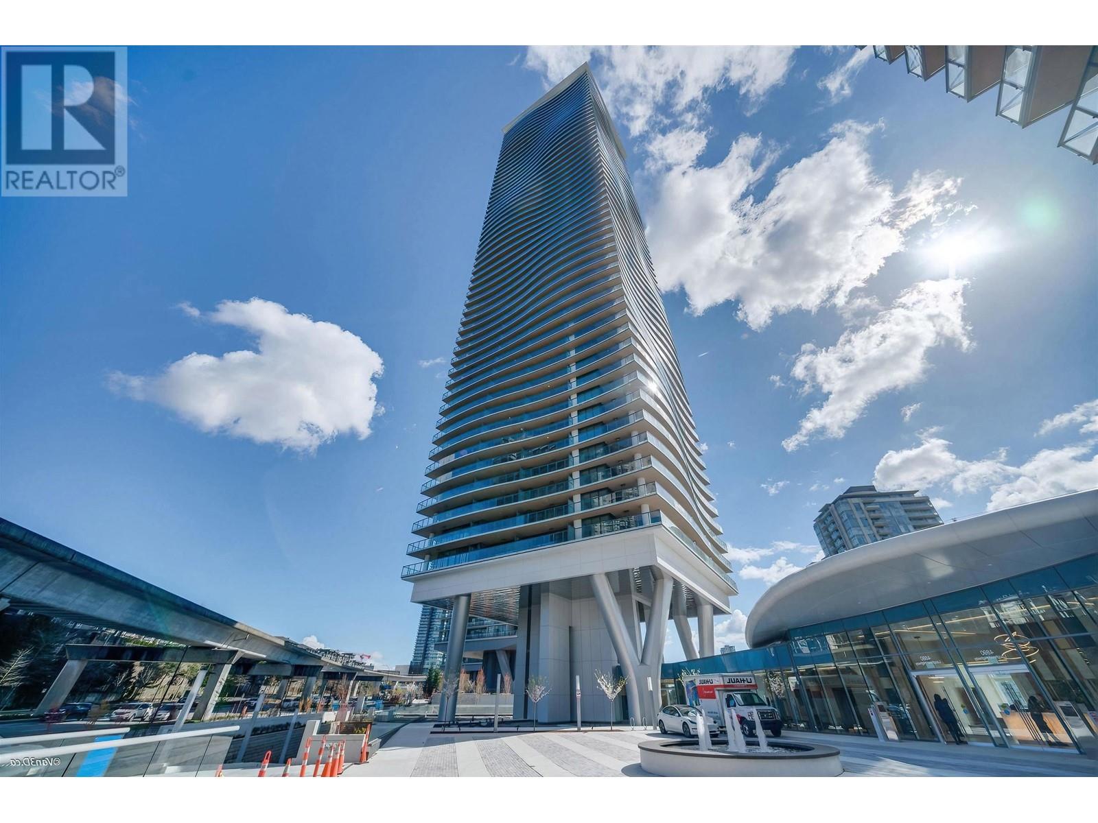 305 4890 LOUGHEED HIGHWAY, Burnaby