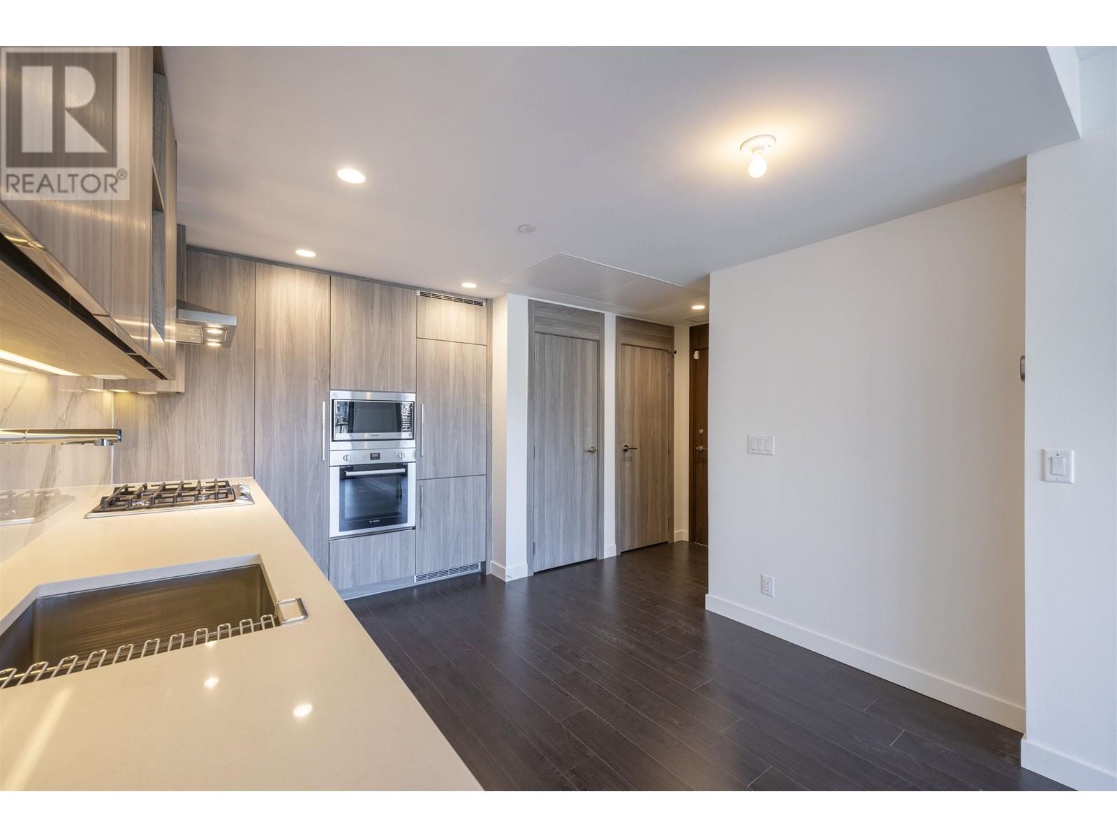 Listing Picture 11 of 24 : 305 4890 LOUGHEED HIGHWAY, Burnaby / 本拿比 - 魯藝地產 Yvonne Lu Group - MLS Medallion Club Member