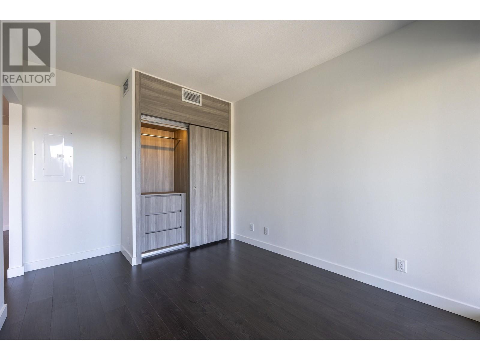 Listing Picture 17 of 24 : 305 4890 LOUGHEED HIGHWAY, Burnaby / 本拿比 - 魯藝地產 Yvonne Lu Group - MLS Medallion Club Member