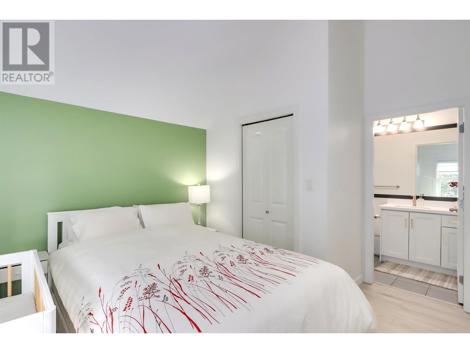 Listing Picture 12 of 22 : 4132 COMMERCIAL STREET, Vancouver / 溫哥華 - 魯藝地產 Yvonne Lu Group - MLS Medallion Club Member