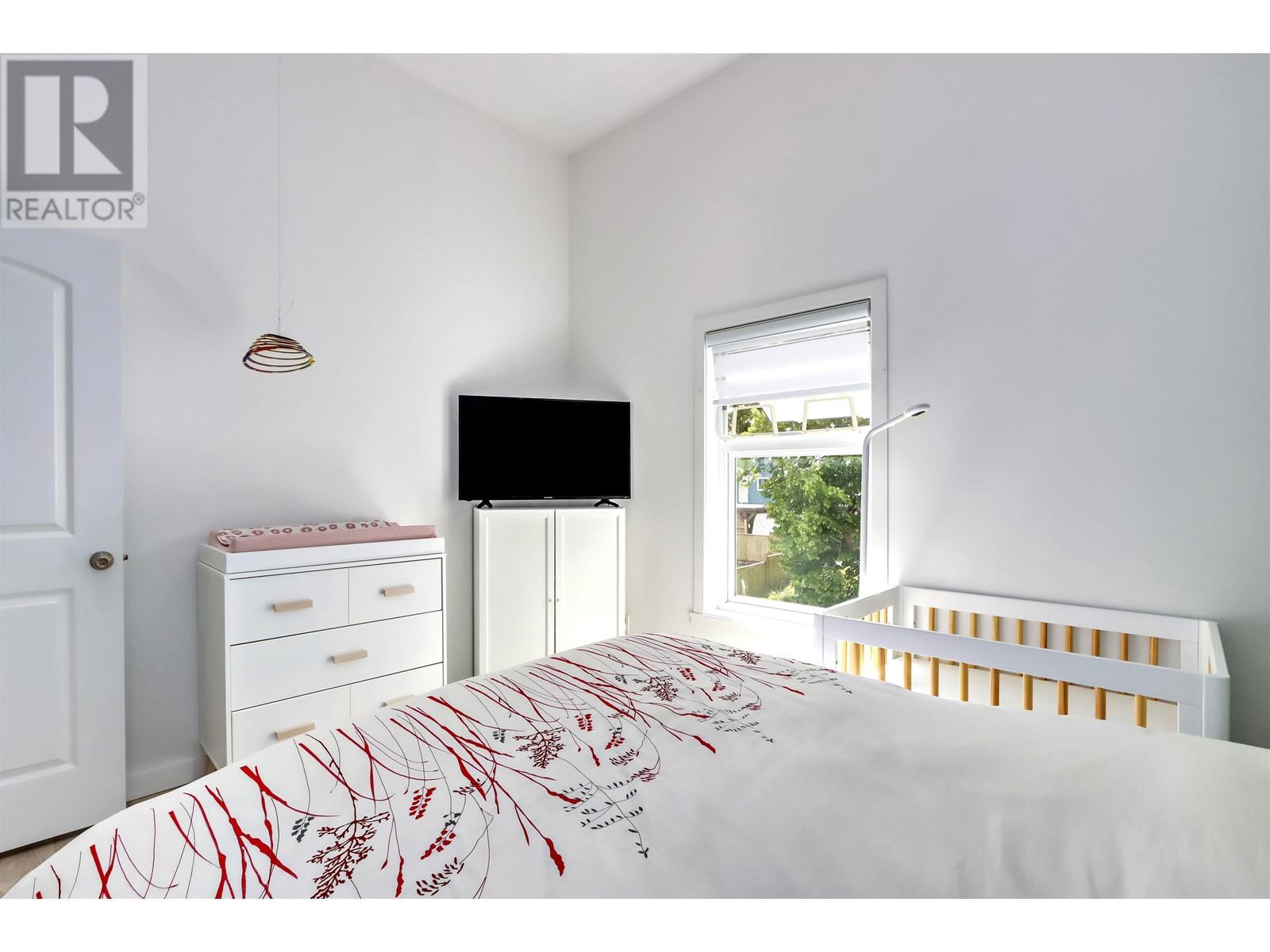 Listing Picture 13 of 22 : 4132 COMMERCIAL STREET, Vancouver / 溫哥華 - 魯藝地產 Yvonne Lu Group - MLS Medallion Club Member