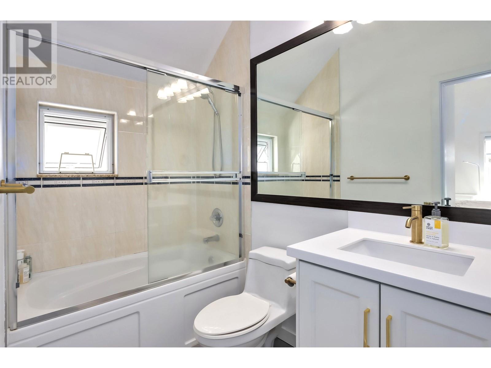 Listing Picture 14 of 22 : 4132 COMMERCIAL STREET, Vancouver / 溫哥華 - 魯藝地產 Yvonne Lu Group - MLS Medallion Club Member