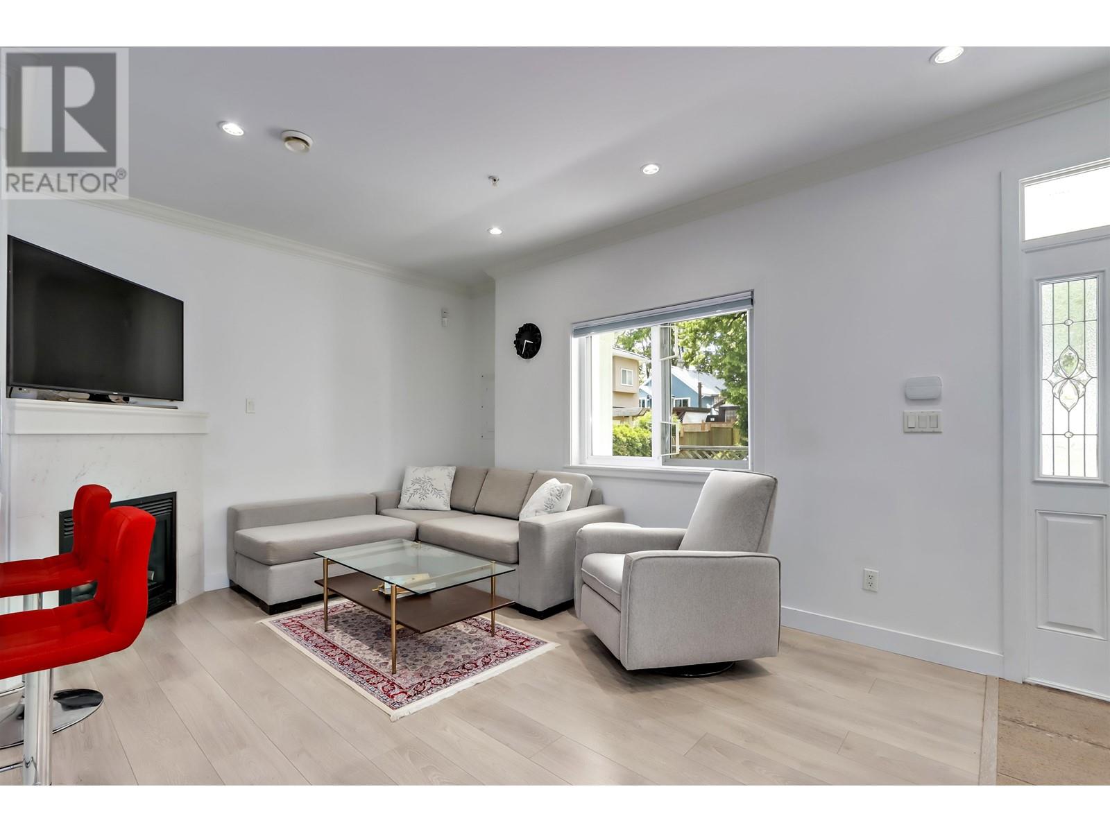 Listing Picture 6 of 22 : 4132 COMMERCIAL STREET, Vancouver / 溫哥華 - 魯藝地產 Yvonne Lu Group - MLS Medallion Club Member