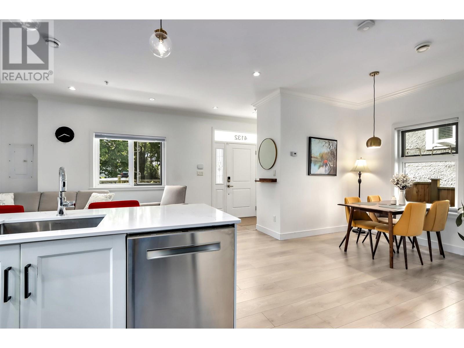 Listing Picture 3 of 22 : 4132 COMMERCIAL STREET, Vancouver / 溫哥華 - 魯藝地產 Yvonne Lu Group - MLS Medallion Club Member