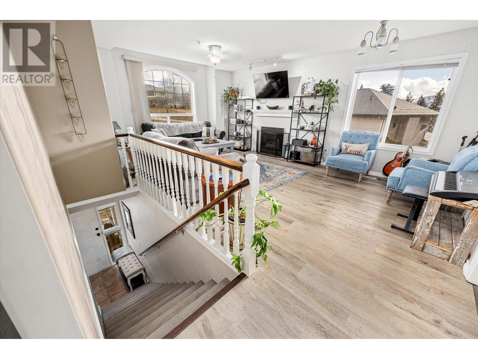 Property at 5817 Victoria Street image 2