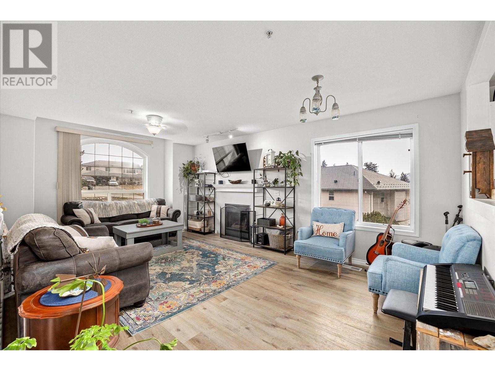 Property at 5817 Victoria Street image 3