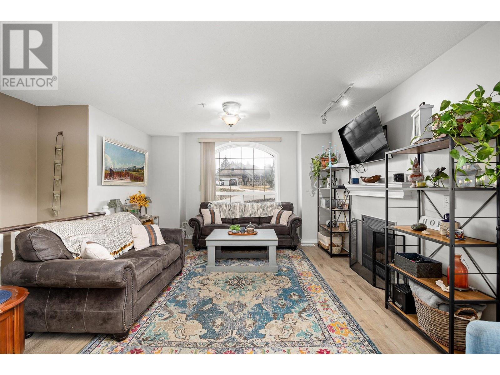 Property at 5817 Victoria Street image 4