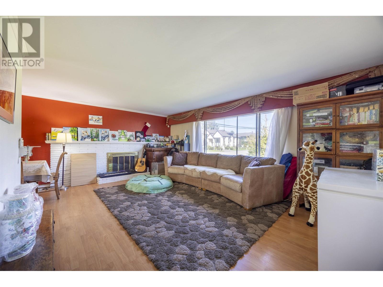 Listing Picture 8 of 26 : 9511 PINEWELL CRESCENT, Richmond / 烈治文 - 魯藝地產 Yvonne Lu Group - MLS Medallion Club Member