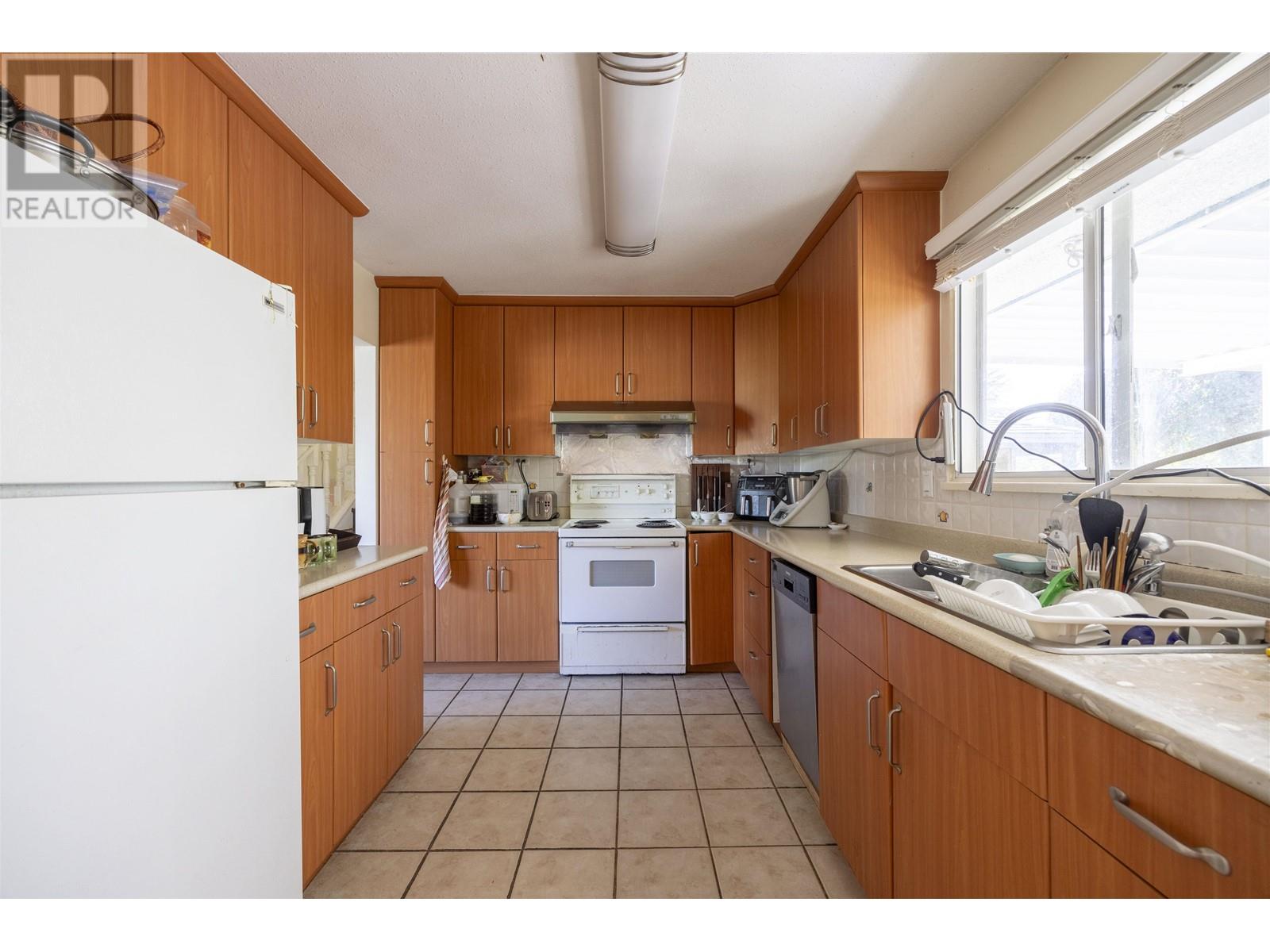 Listing Picture 11 of 26 : 9511 PINEWELL CRESCENT, Richmond / 烈治文 - 魯藝地產 Yvonne Lu Group - MLS Medallion Club Member