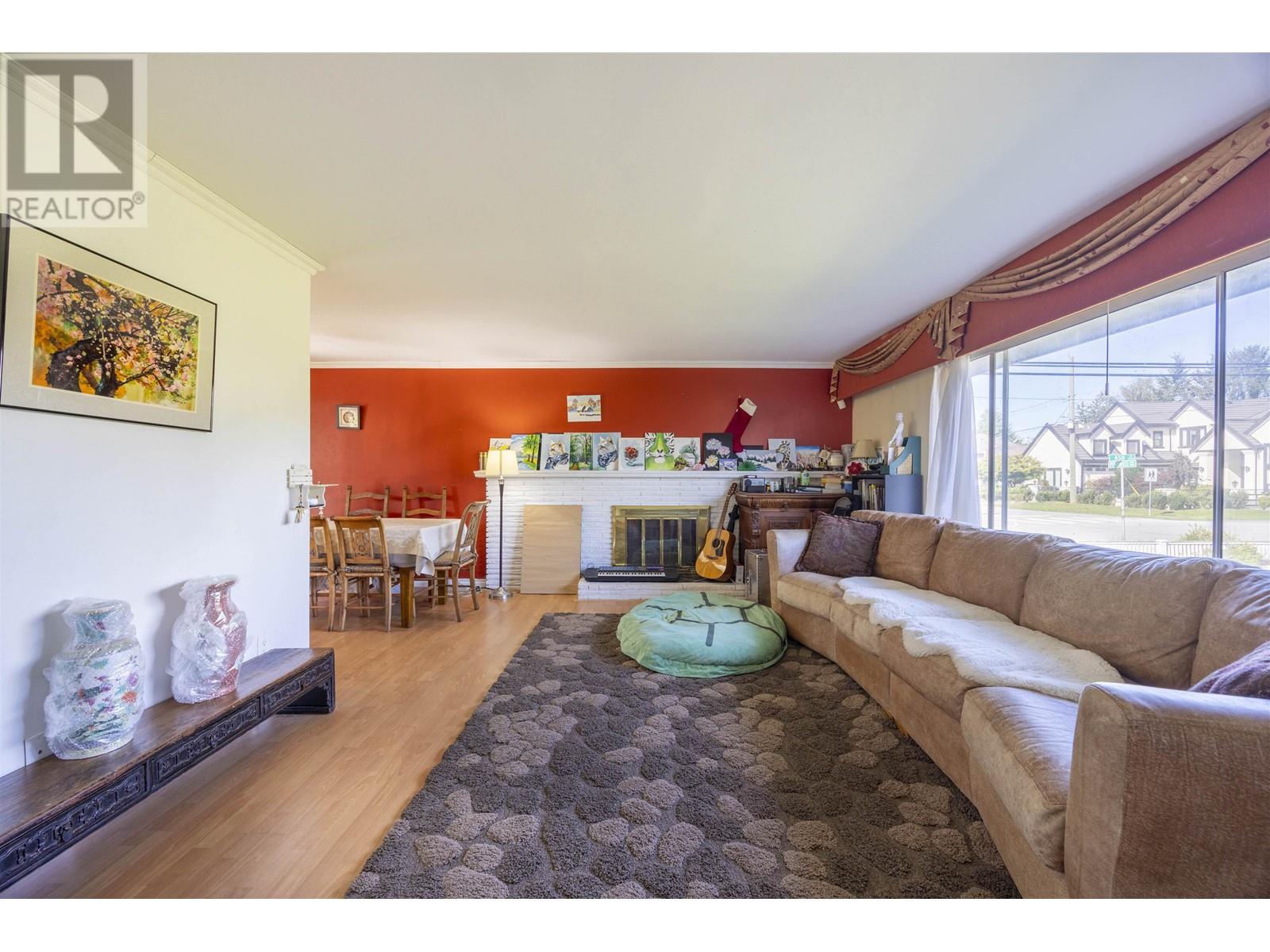 Listing Picture 10 of 26 : 9511 PINEWELL CRESCENT, Richmond / 烈治文 - 魯藝地產 Yvonne Lu Group - MLS Medallion Club Member