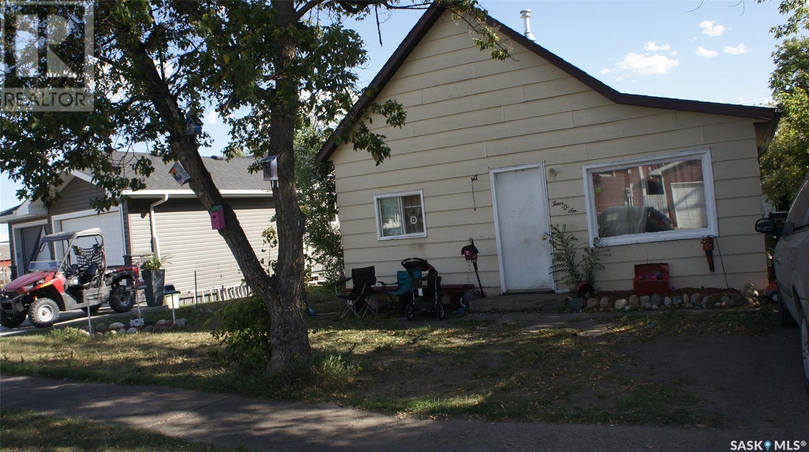 406 Carbon Avenue, Bienfait, Saskatchewan  S0C 0M0 - Photo 6 - SK997106