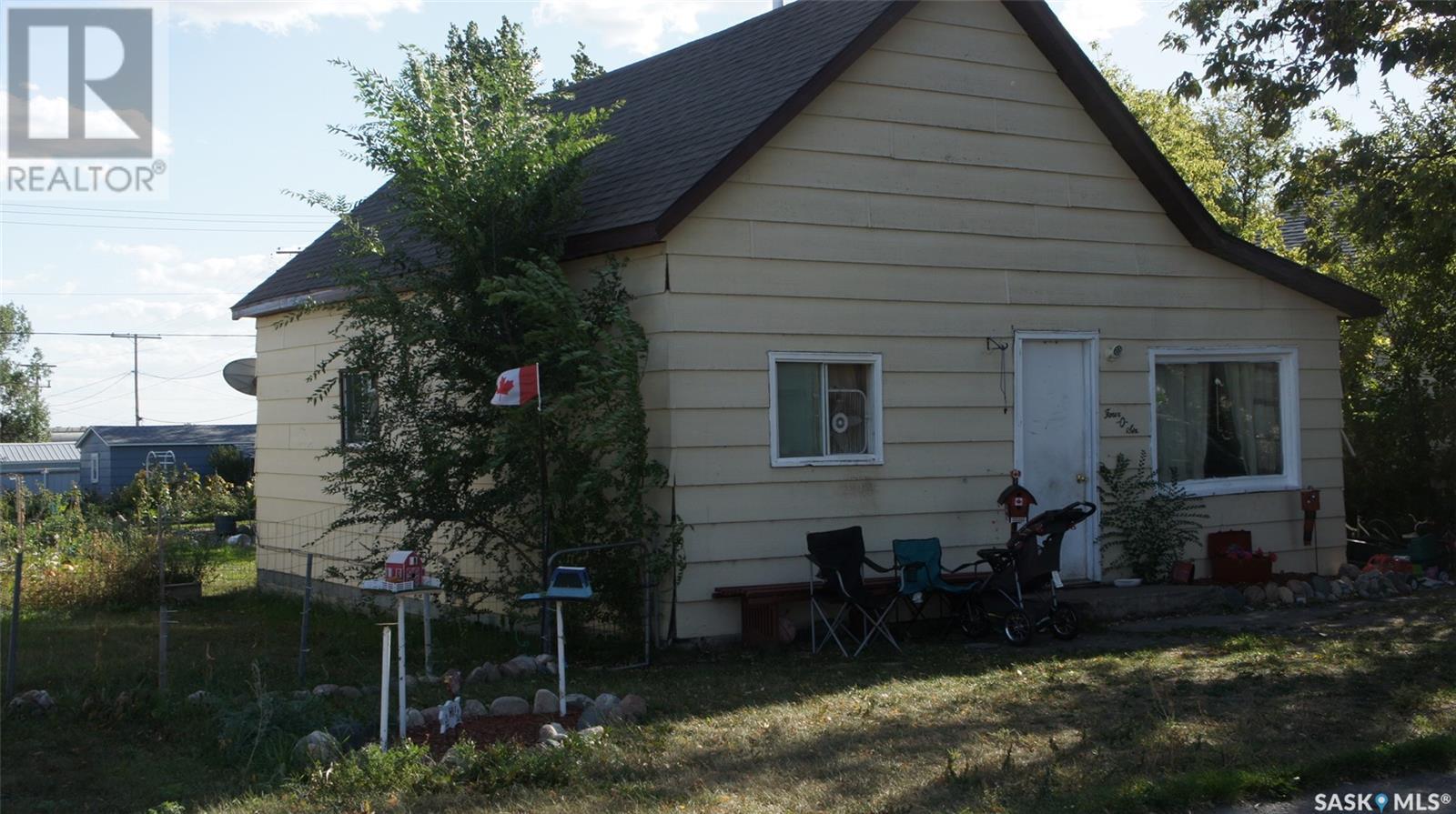 406 Carbon Avenue, Bienfait, Saskatchewan  S0C 0M0 - Photo 7 - SK997106
