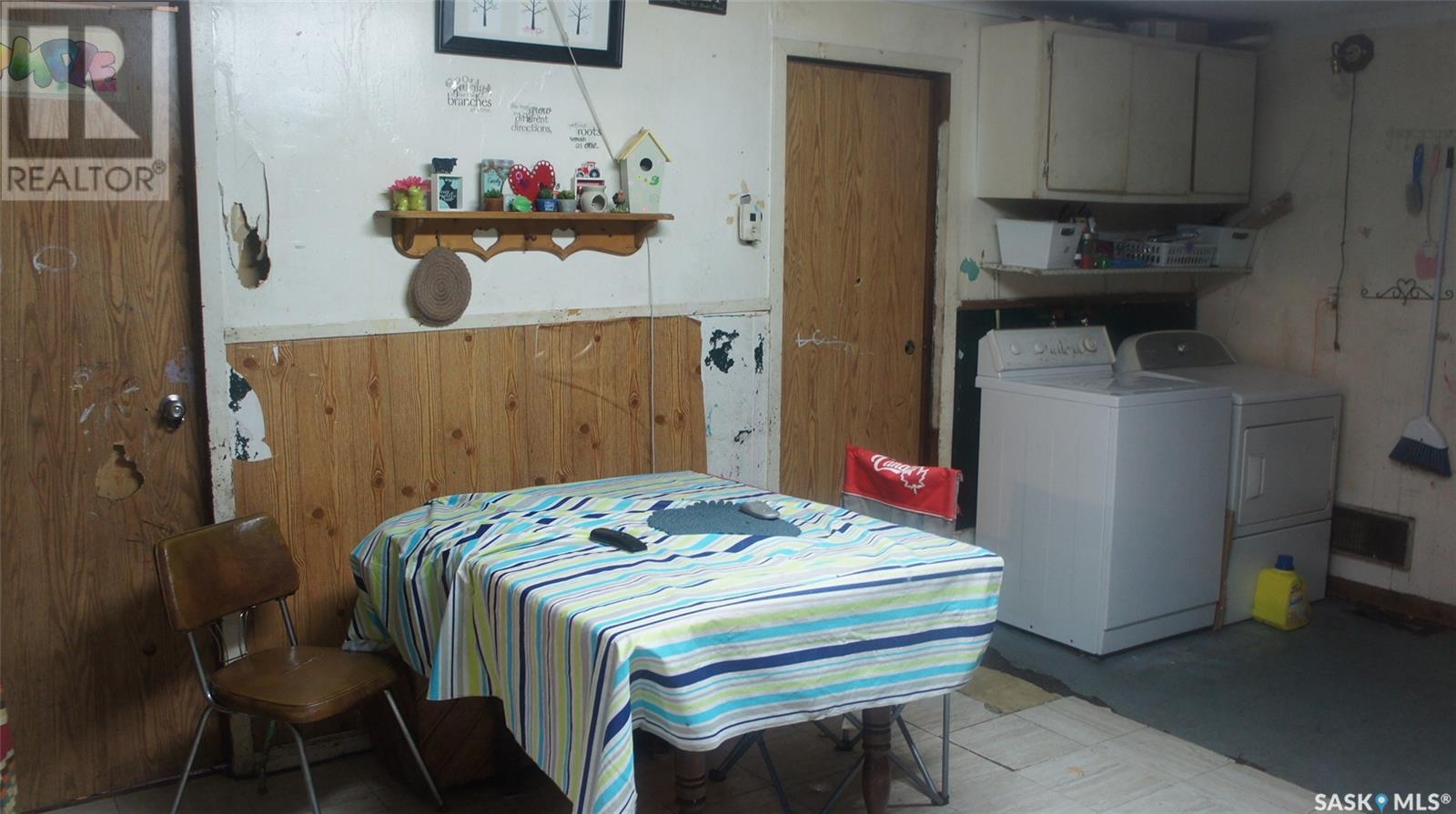 406 Carbon Avenue, Bienfait, Saskatchewan  S0C 0M0 - Photo 2 - SK997106