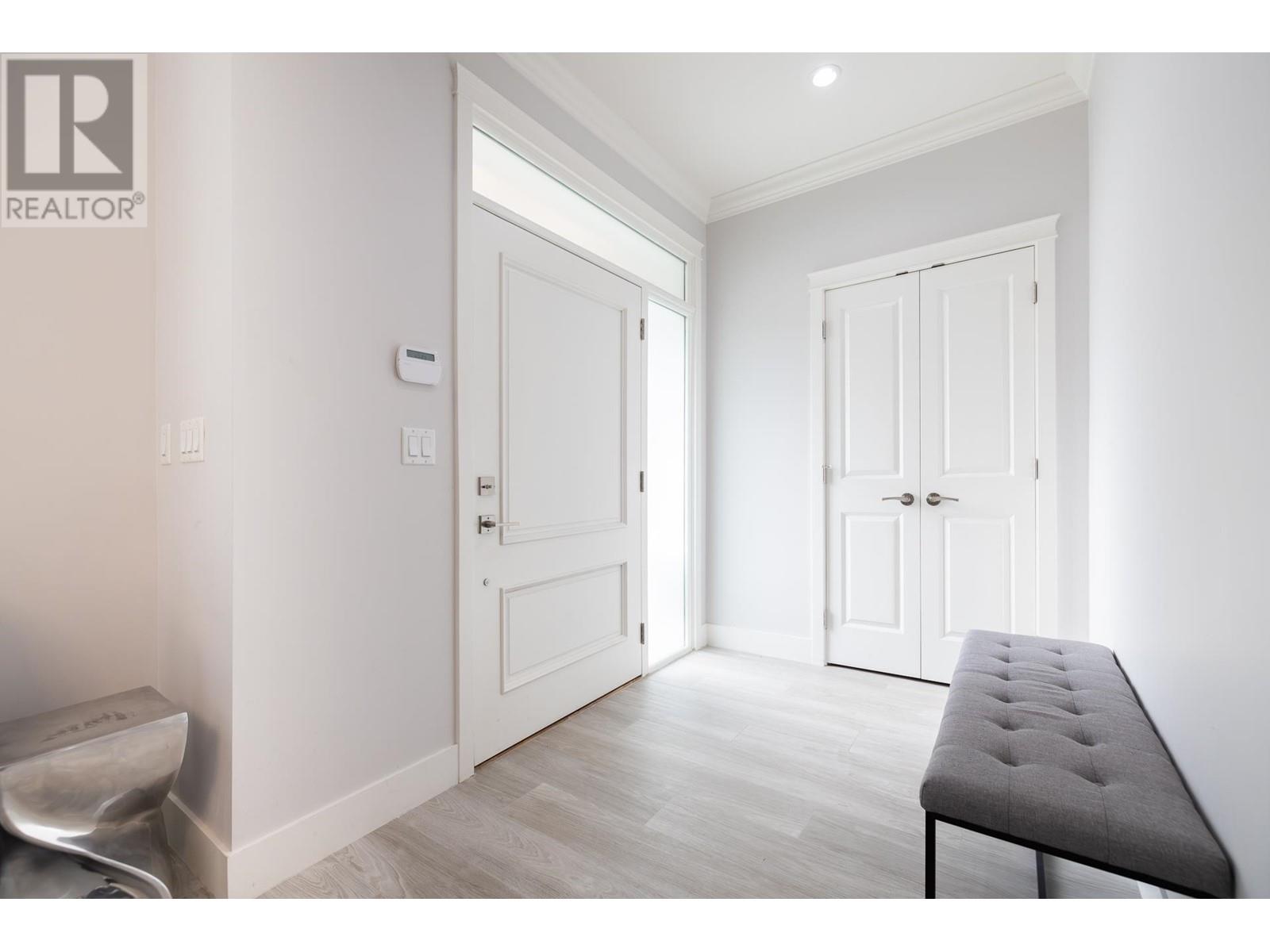 Listing Picture 16 of 40 : 6893 BURNS STREET, Burnaby / 本拿比 - 魯藝地產 Yvonne Lu Group - MLS Medallion Club Member