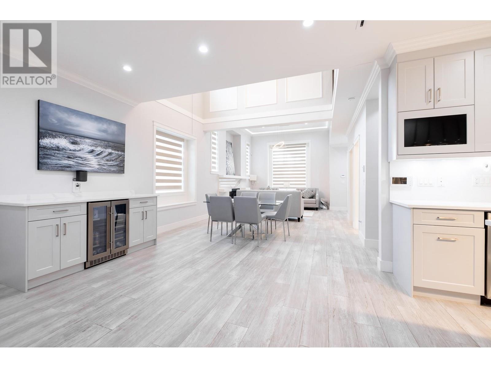 Listing Picture 8 of 40 : 6893 BURNS STREET, Burnaby / 本拿比 - 魯藝地產 Yvonne Lu Group - MLS Medallion Club Member