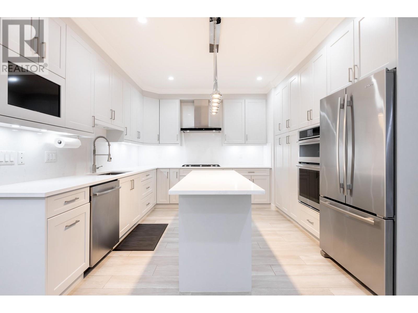 Listing Picture 10 of 40 : 6893 BURNS STREET, Burnaby / 本拿比 - 魯藝地產 Yvonne Lu Group - MLS Medallion Club Member