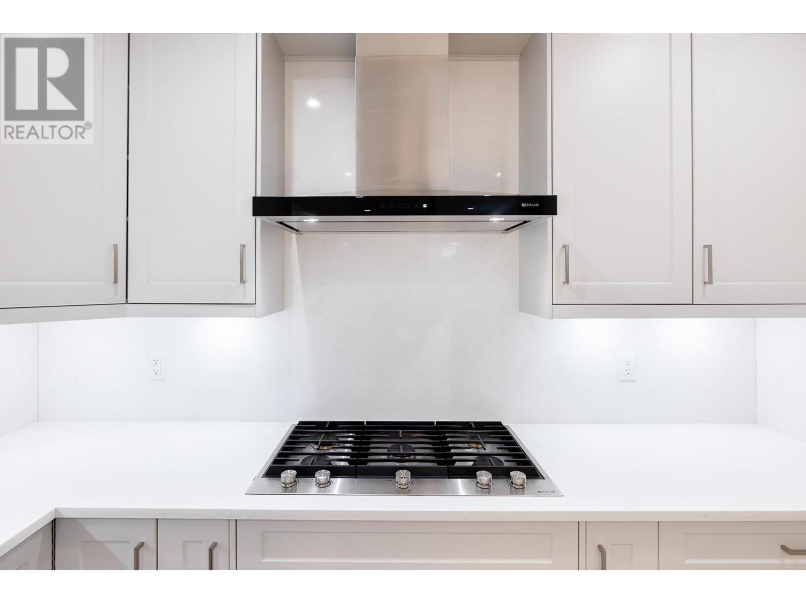 Listing Picture 12 of 40 : 6893 BURNS STREET, Burnaby / 本拿比 - 魯藝地產 Yvonne Lu Group - MLS Medallion Club Member