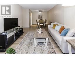 407 2004 FULLERTON AVENUE, North Vancouver, British Columbia