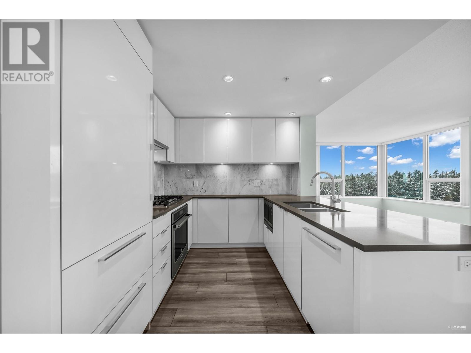 Listing Picture 8 of 39 : 2106 5883 BARKER AVENUE, Burnaby / 本拿比 - 魯藝地產 Yvonne Lu Group - MLS Medallion Club Member