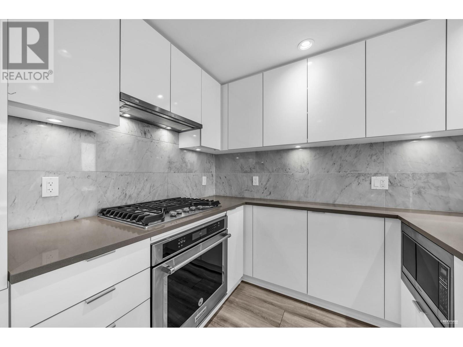 Listing Picture 6 of 39 : 2106 5883 BARKER AVENUE, Burnaby / 本拿比 - 魯藝地產 Yvonne Lu Group - MLS Medallion Club Member