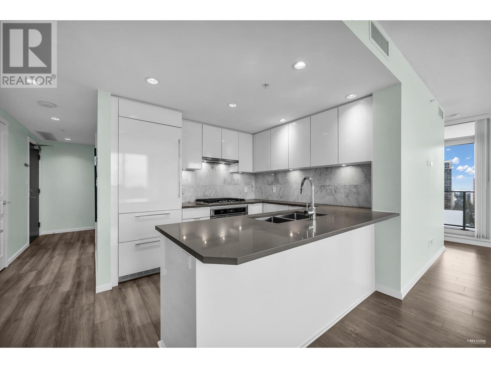 Listing Picture 7 of 39 : 2106 5883 BARKER AVENUE, Burnaby / 本拿比 - 魯藝地產 Yvonne Lu Group - MLS Medallion Club Member