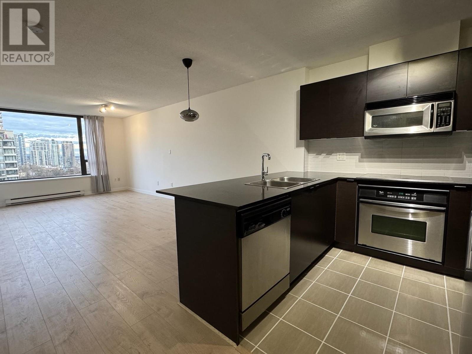 Listing Picture 12 of 20 : 1605 4118 DAWSON STREET, Burnaby / 本拿比 - 魯藝地產 Yvonne Lu Group - MLS Medallion Club Member