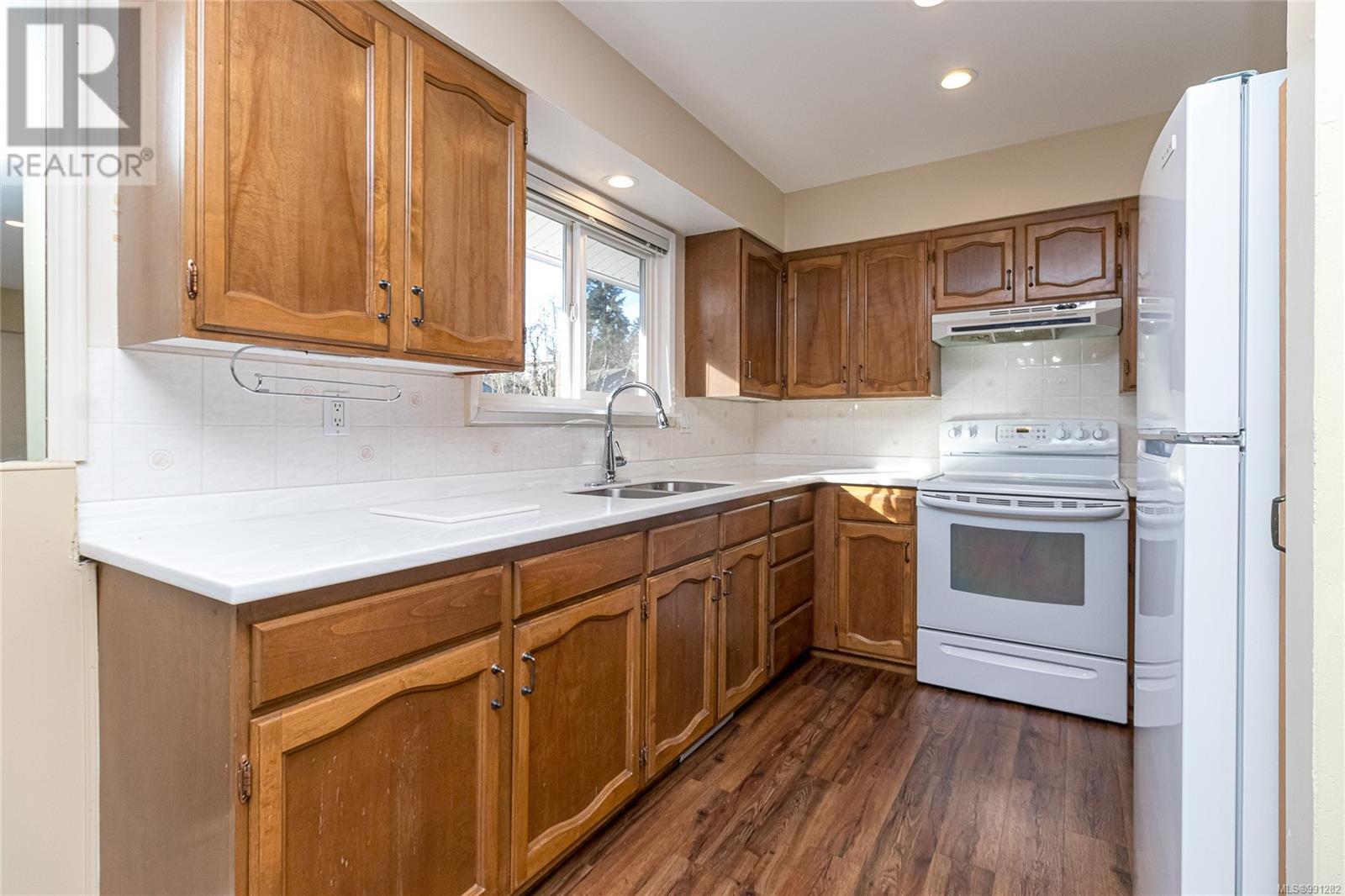 Property at 116 Wallis St image 4