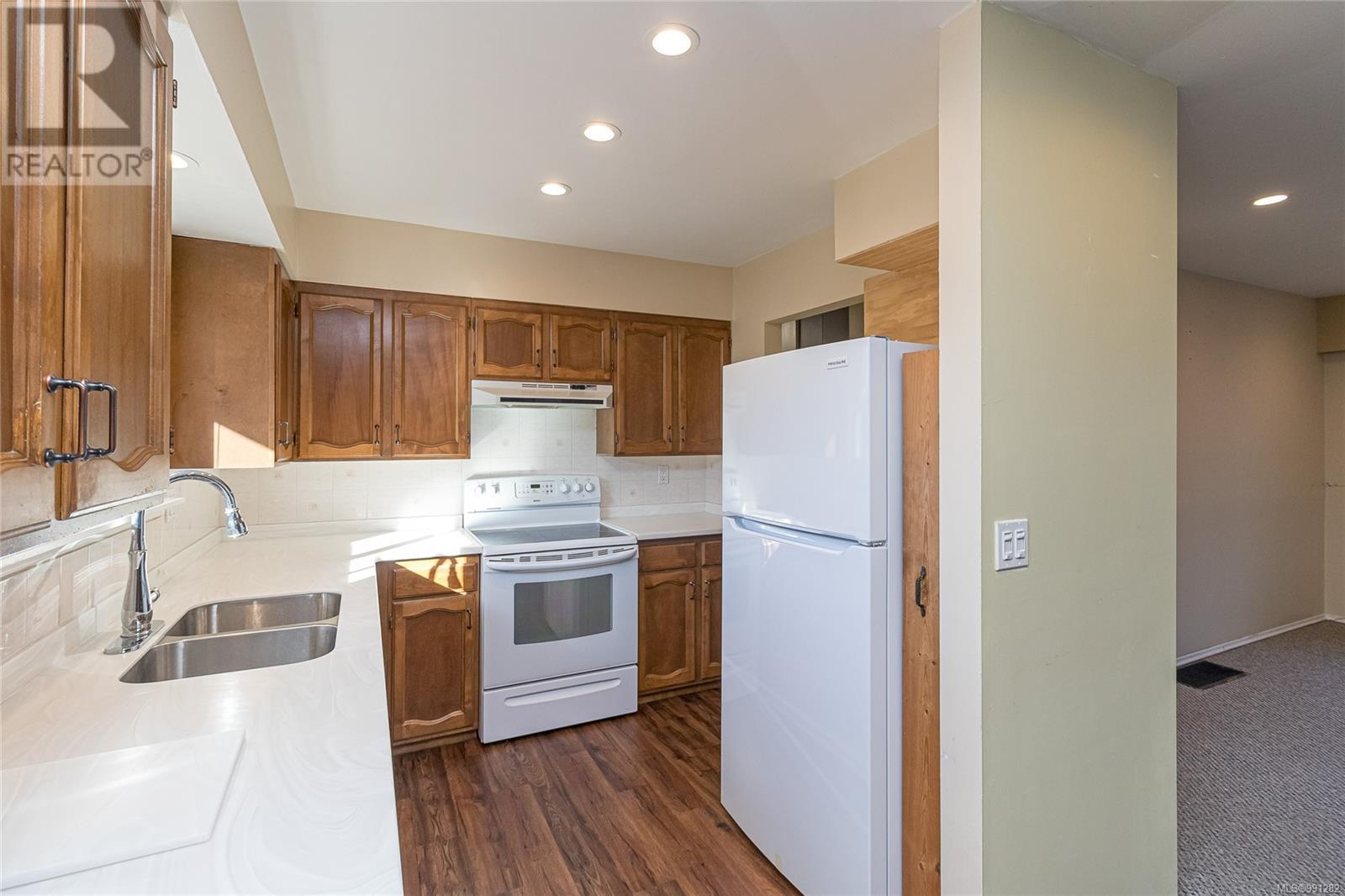 Property at 116 Wallis St image 5